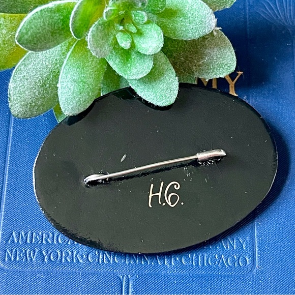 Vintage Hand Painted Signed Floral Russian Lacquered Brooch - Picture 2 of 3